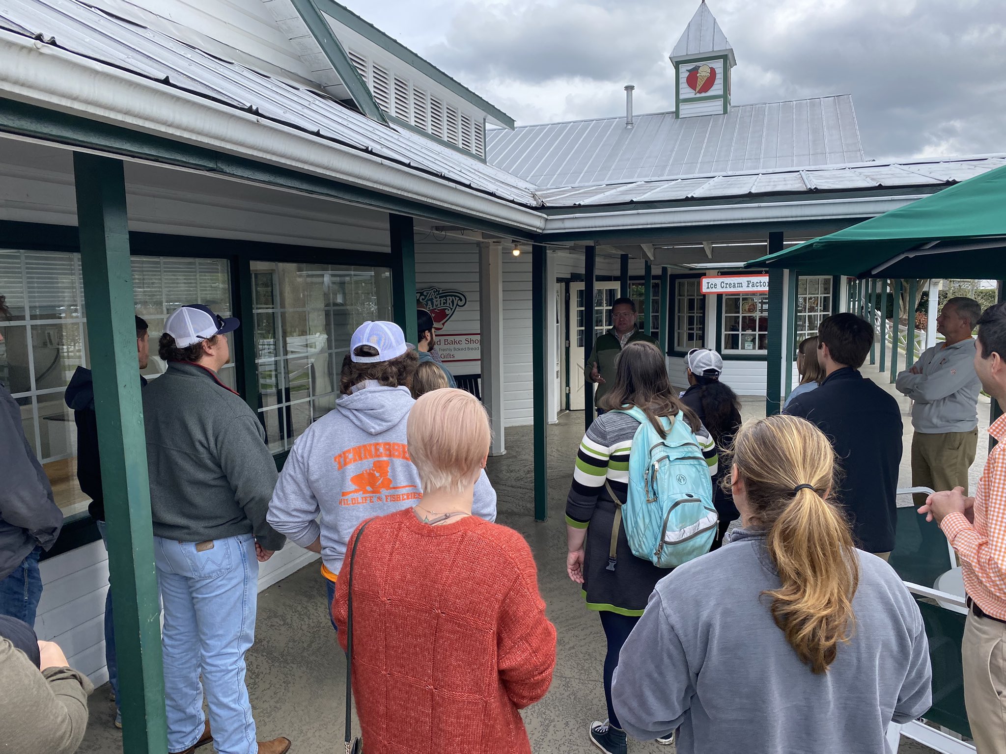 James L Herbert Executive Seminar Series Students at Apple Barn in Sevierville Tennessee with Kent Kilpatrick Fall 2021